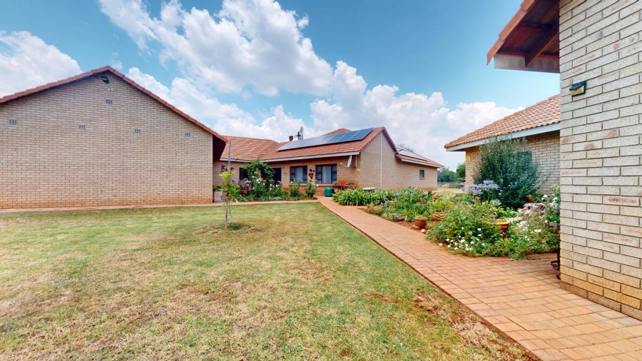 17 Bedroom Property for Sale in Vyfhoek A H North West